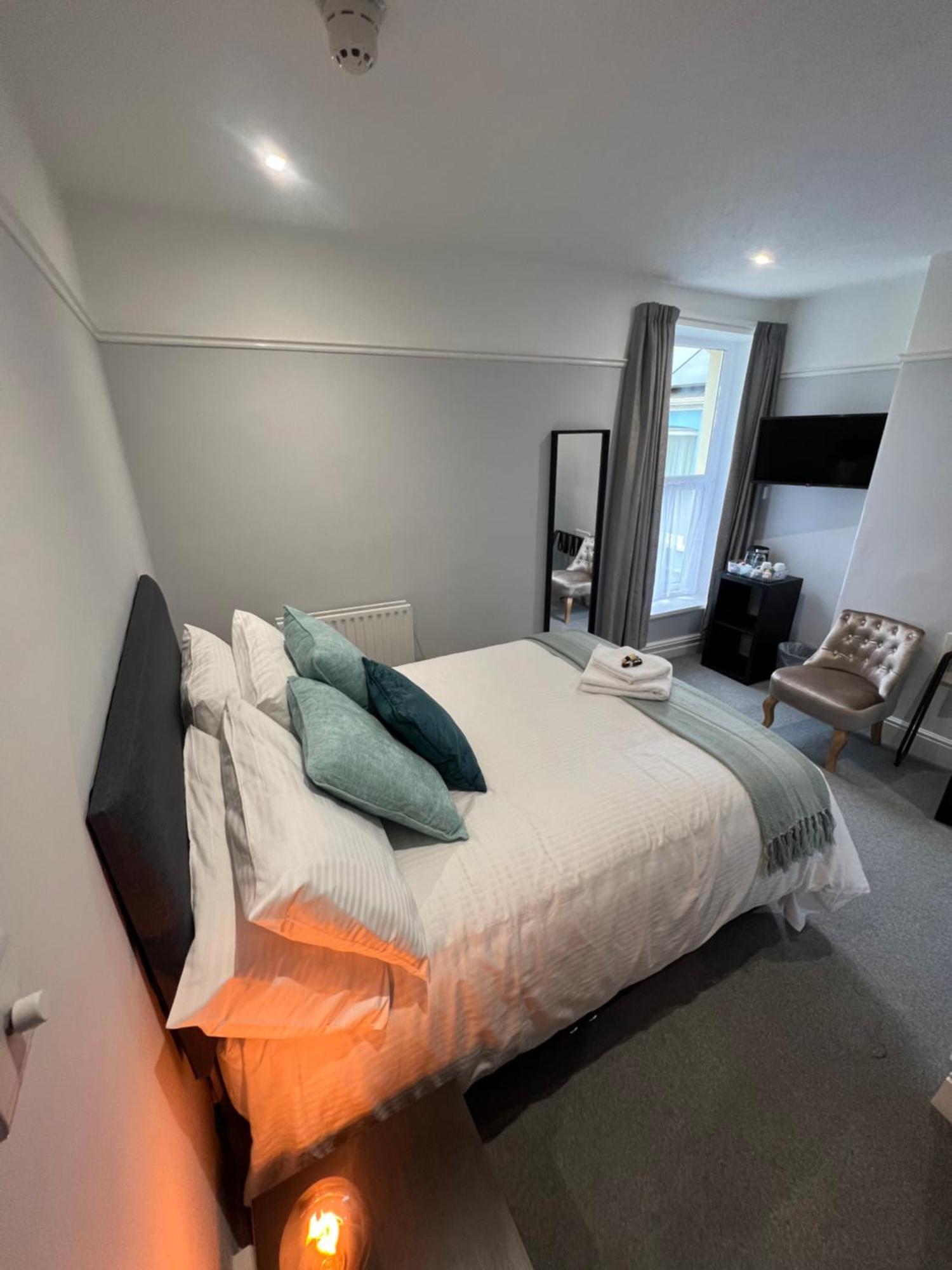 Brynhyfryd Guest House 卡迪根 外观 照片