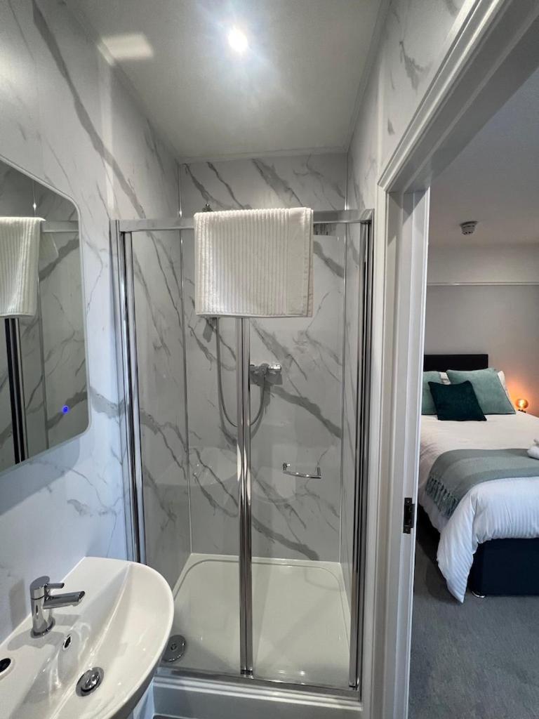 Brynhyfryd Guest House 卡迪根 外观 照片